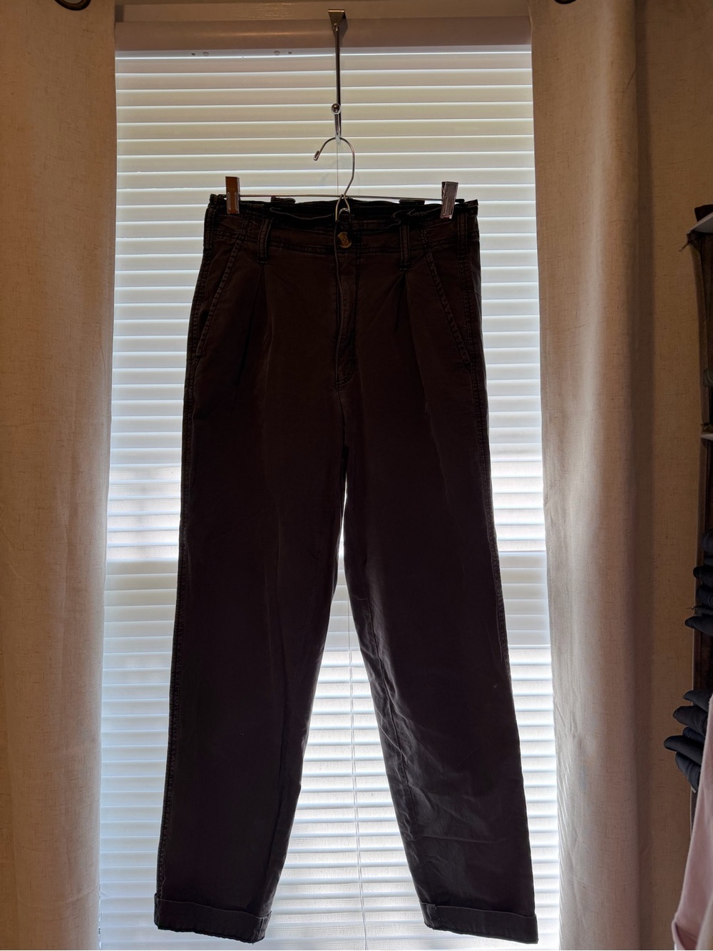 Women’s Casual Straight-Leg Pants in Dark Grey